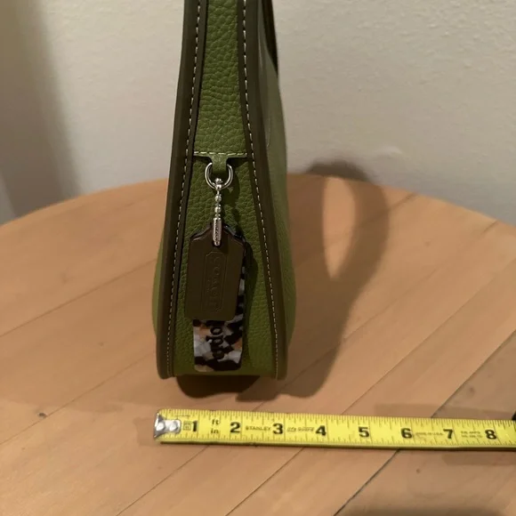NWOT Coachtopia Ergo Bag in Pebbled Leather - Pale Lime Green - Picture 12 of 13